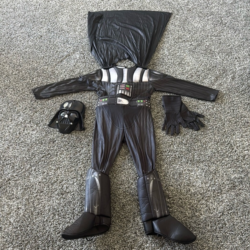 Kids Darth Vader Costume (size 7/8)